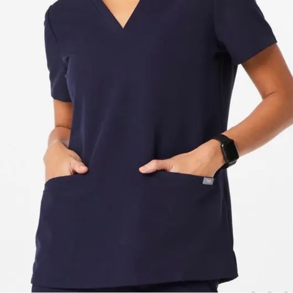 2 FIGS Navy Blue Casma 3 Pocket V Neck Scrub Tops Size M / W ✨